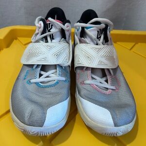 Nike Kyrie Flytrap 3 South Beach Basketball Shoes - size 11
